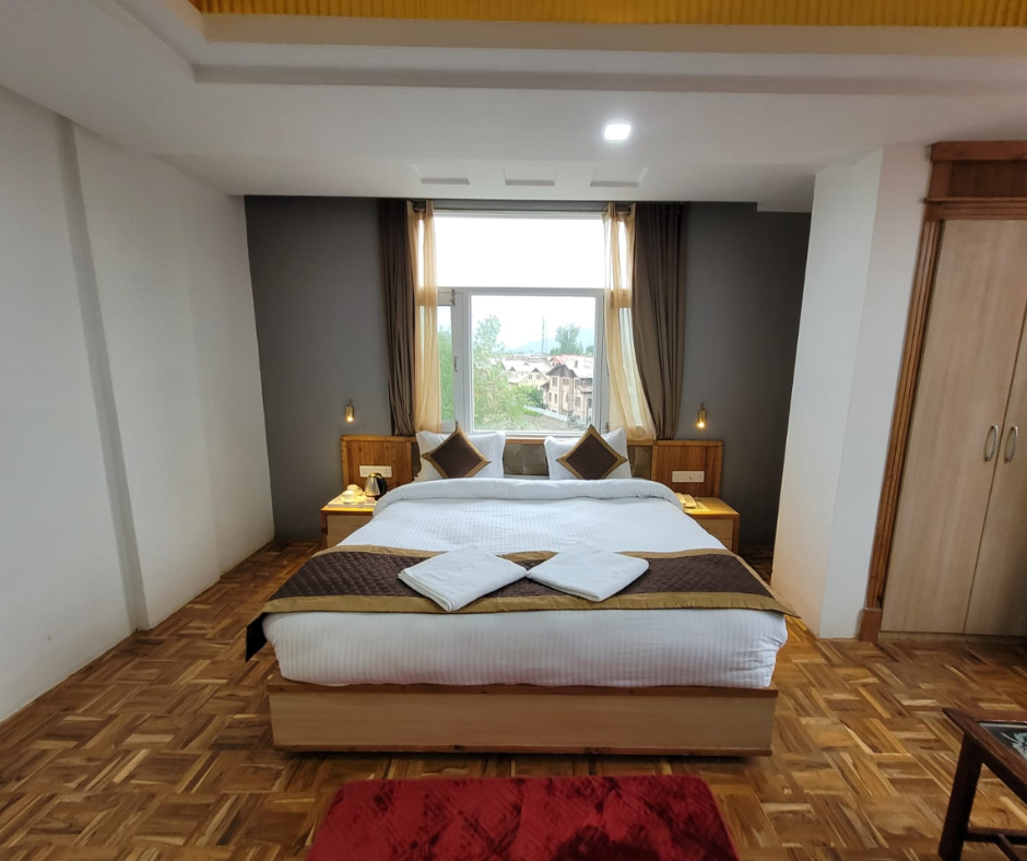 PREMIUM ROOM